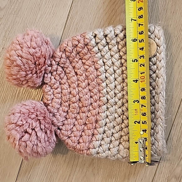 Hand Knit PomPom Toque - Picture 7 of 8